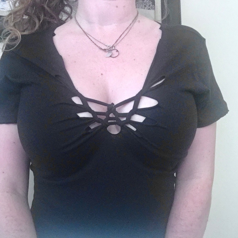Custom cut macrame top - Picture 11 of 16